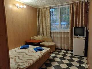 Гостиница Ника Рыбачье Трехместный номер-1